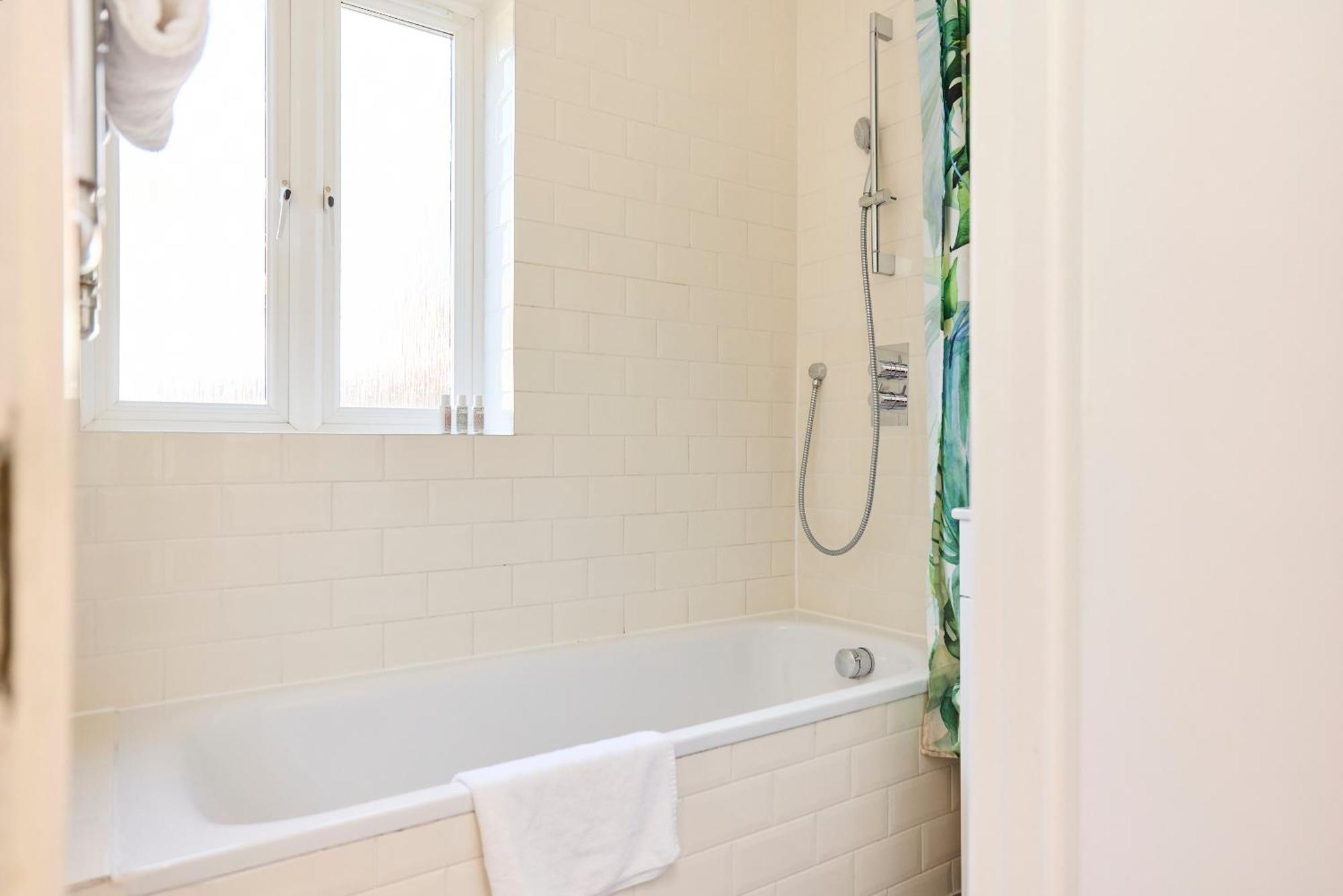 The Brunswick Retreat - Warm 3bdr Flat With Balcony * Londres